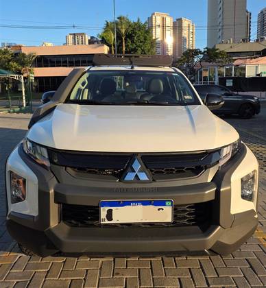 MITSUBISHI L200 TRITON 2.4 16V TURBO DIESEL SPORT SAVANA CD 4P 4X4 AUTOMÁTICO MITSUBISHI L200 TRITON 2.4 16V TURBO DIESEL SPORT SAVANA CD 4P 4X4 AUTOMÁTICO